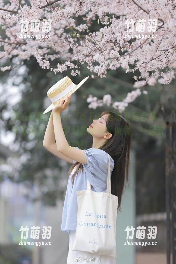 精心打造的Son Ye Eun圣诞私房合集，带你进入一个梦幻般的冬季仙境，一起欢庆吧！.txt